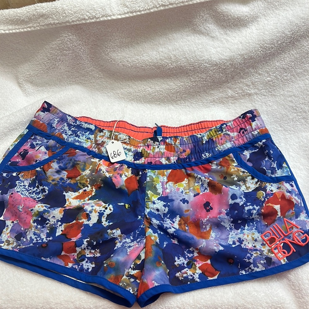 NWOT BILLABONG BOARD SHORTS SIZE L